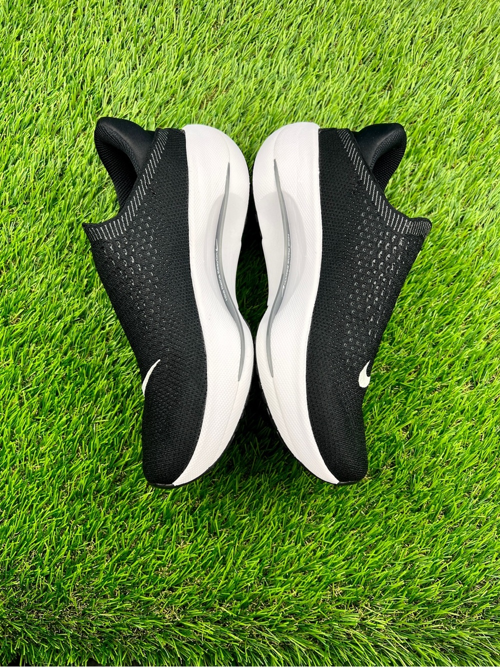Nike Reina EasyOn Women’s Slip On Pregnancy Walking Shoes Black White - 8 - Picture 4 of 6